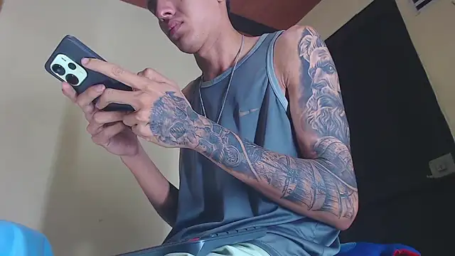 Snapshot of GaboReyes chatting on 10.03.25 GaboReyes online show from 10.03.25