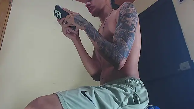 Snapshot of GaboReyes chatting on 10.09.25 GaboReyes online show from 10.09.25