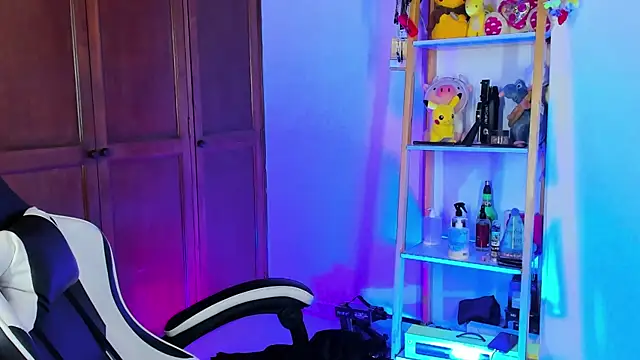 eymy-hadid online show from 10.14.25