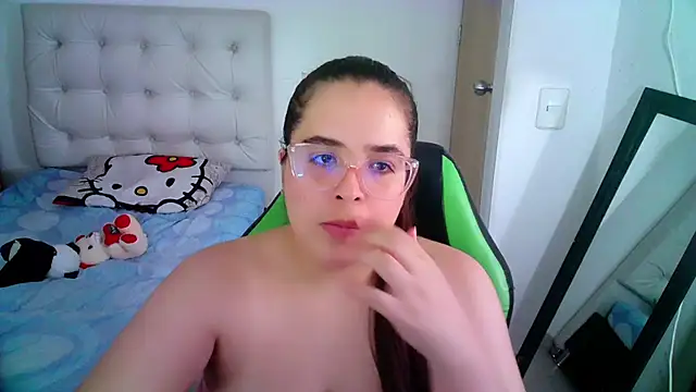 Snapshot of _alicia_z chatting on 12.20.24 alicia z online show from 12.20.24