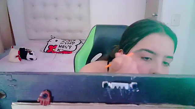 Snapshot of _alicia_z chatting on 12.27.24 alicia z online show from 12.27.24