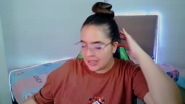 Snapshot of _alicia_z chatting on 02.07.25 alicia z online show from 02.07.25