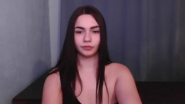 Snapshot of HannahMeid chatting on 12.11.24 HannahMeid online show from 12.11.24