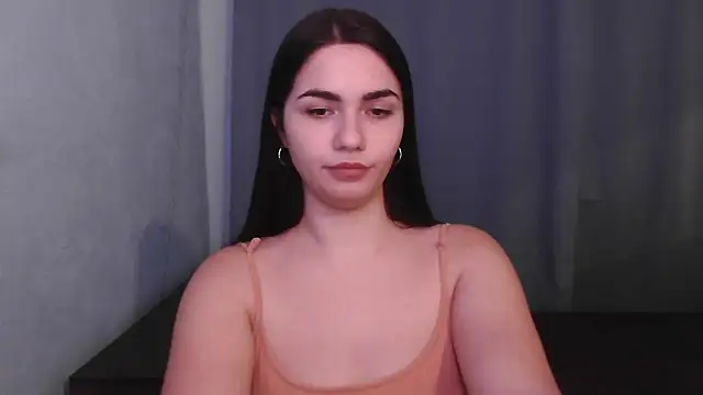 Snapshot of HannahMeid chatting on 12.13.24 HannahMeid online show from 12.13.24
