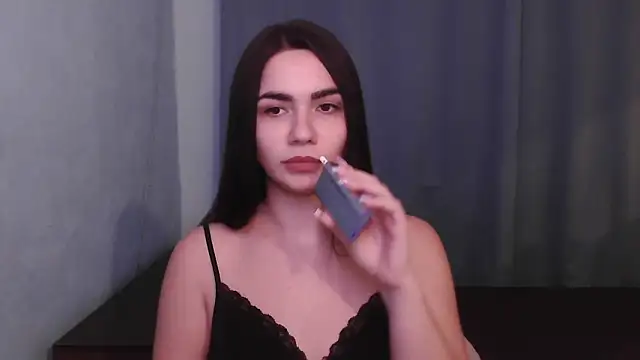 Snapshot of HannahMeid chatting on 12.14.24 HannahMeid online show from 12.14.24