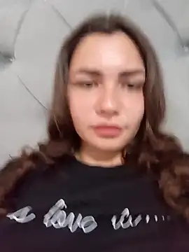 Snapshot of HannahMeid chatting on 09.17.25 HannahMeid online show from 09.17.25