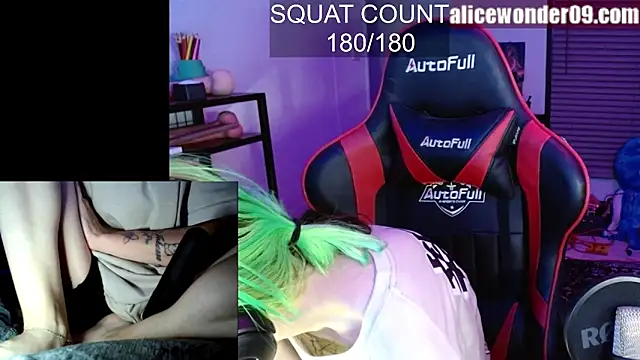 Snapshot of alicewonder09 chatting on 09.28.25 alicewonder09 online show from 09.28.25