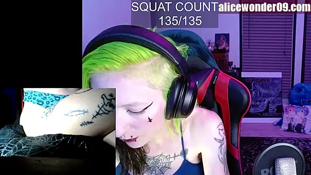 Snapshot of alicewonder09 chatting on 10.15.25 alicewonder09 online show from 10.15.25