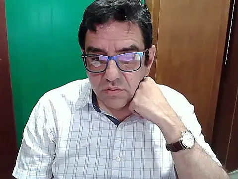 Snapshot of FernandoReuterG chatting on 10.12.25 FernandoReuterG online show from 10.12.25