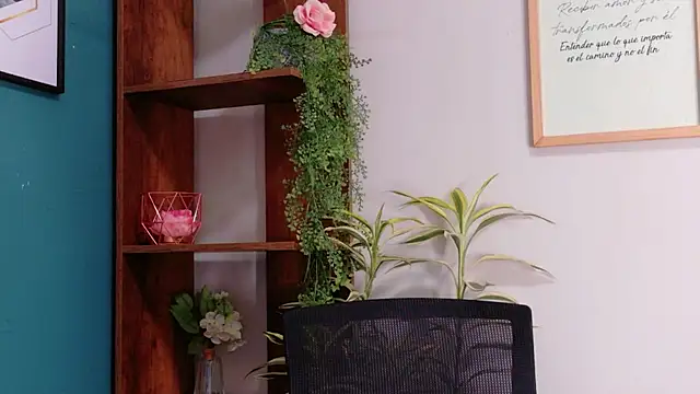 Sara Boom online show from 12.17.25