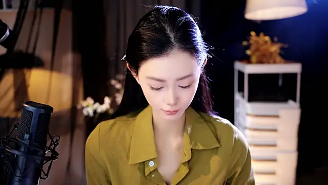 Snapshot of Ocean--Lili chatting on 04.28.26 Ocean--Lili online show from 04.28.26