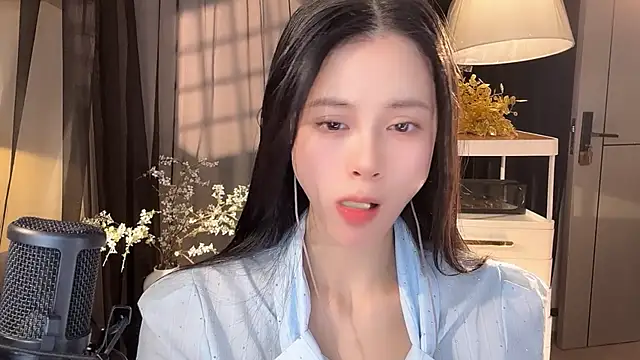 Snapshot of Ocean--Lili chatting on 04.29.26 Ocean--Lili online show from 04.29.26