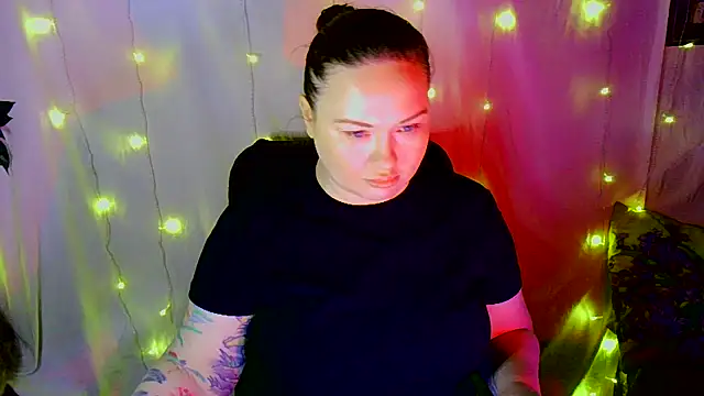 Victoria Marks online show from 11.23.25