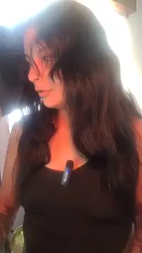 Snapshot of ZaraHoney chatting on 12.04.25 ZaraHoney online show from 12.04.25