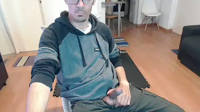 Snapshot of guachin_hunk chatting on 09.27.25 guachin hunk online show from 09.27.25