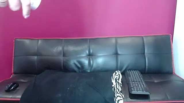 Snapshot of Young_Strawberryy chatting on 02.20.25 Young Strawberryy online show from 02.20.25
