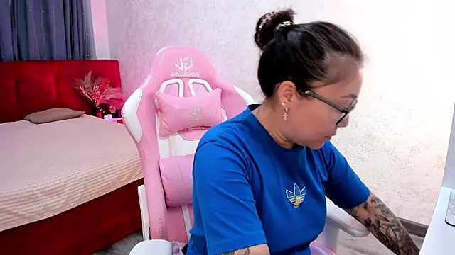 Snapshot of gentle_muse chatting on 06.13.26 gentle muse online show from 06.13.26