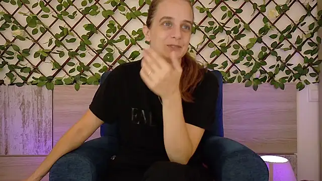 LadyChantale online show from 10.26.25