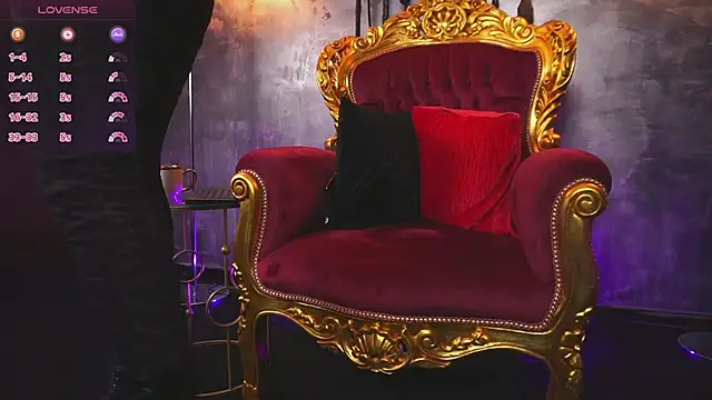 Snapshot of EmpressDesires chatting on 12.29.24 EmpressDesires online show from 12.29.24