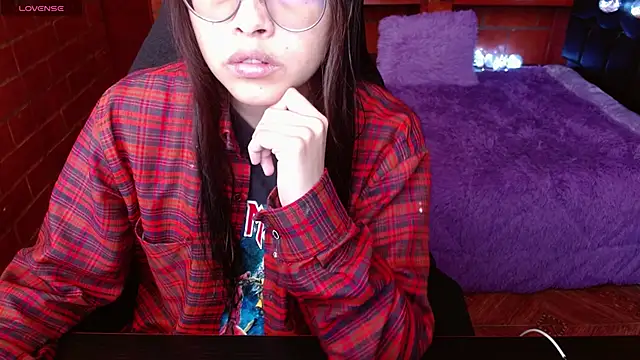 Snapshot of MidoriQuiinn chatting on 05.21.26 MidoriQuiinn online show from 05.21.26