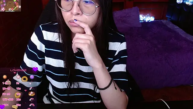 Snapshot of MidoriQuiinn chatting on 05.27.26 MidoriQuiinn online show from 05.27.26