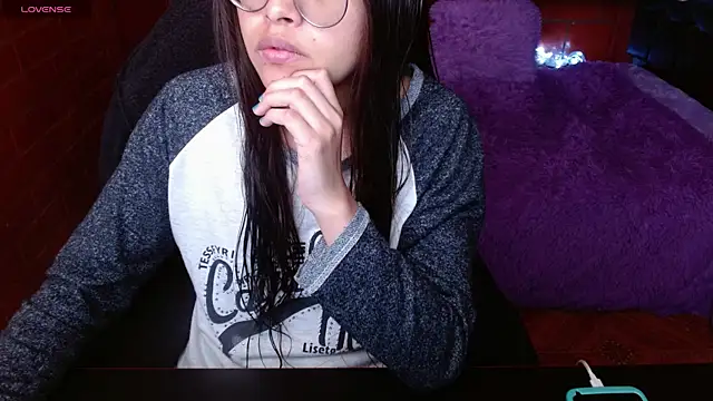 Snapshot of MidoriQuiinn chatting on 06.24.26 MidoriQuiinn online show from 06.24.26