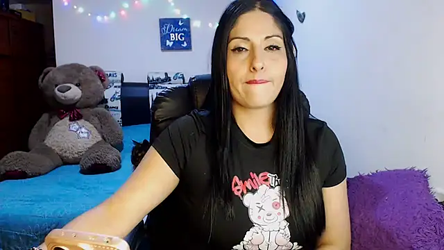 Snapshot of sahtlove1 chatting on 11.15.25 sahtlove1 online show from 11.15.25