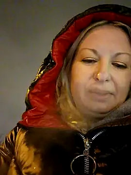 Snapshot of Arina_smiles chatting on 12.22.24 Arina smiles online show from 12.22.24