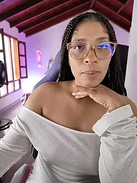 Snapshot of DannaBerry chatting on 07.28.26 DannaBerry online show from 07.28.26