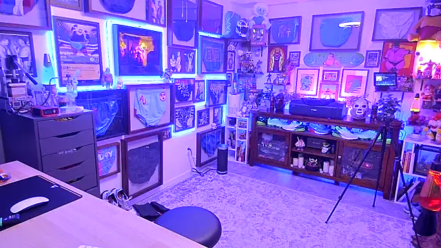 Briefs bud online show from 11.30.25