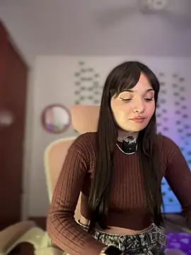 Snapshot of LunaXuan chatting on 10.26.25 LunaXuan online show from 10.26.25