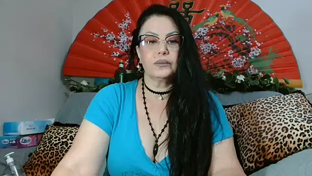 Snapshot of x__KHALEESI__x chatting on 06.07.26 x KHALEESI x online show from 06.07.26