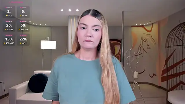 Snapshot of NiaHolland chatting on 05.05.26 NiaHolland online show from 05.05.26