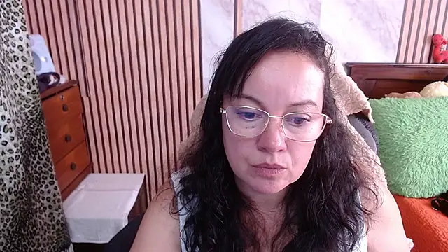 Sonialorens  online show from 09.22.25