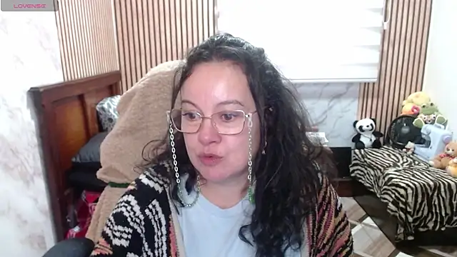 Sonialorens  online show from 04.16.26