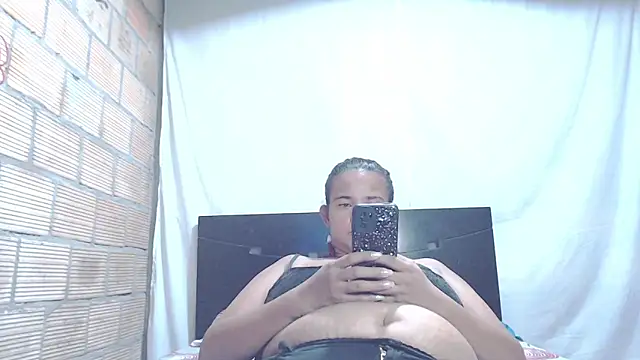 Snapshot of isabella_dirty69 chatting on 03.19.25 isabella dirty69 online show from 03.19.25