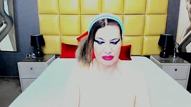 Snapshot of KiraLeila chatting on 05.28.26 KiraLeila online show from 05.28.26