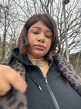 Snapshot of IamSashaLuv chatting on 12.05.25 IamSashaLuv online show from 12.05.25