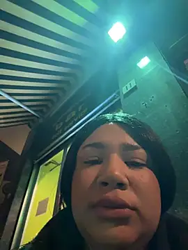 Snapshot of IamSashaLuv chatting on 12.17.25 IamSashaLuv online show from 12.17.25