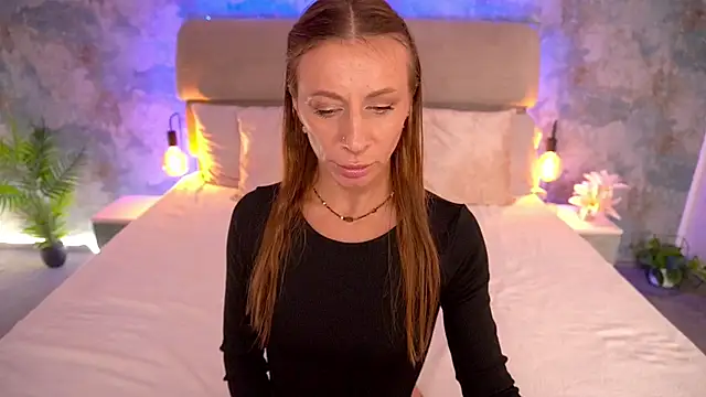 MirandaHobbs online show from 10.22.25