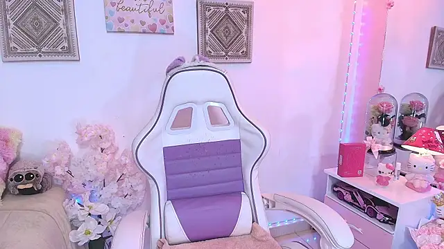 Snapshot of Foxy_Megan chatting on 09.29.25 Foxy Megan online show from 09.29.25