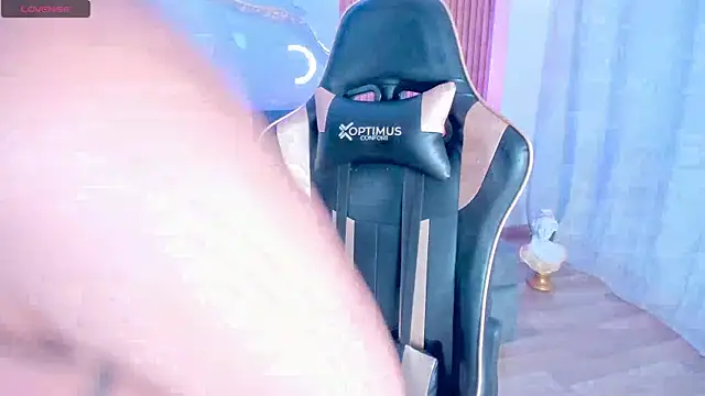 Snapshot of LaraBaker chatting on 01.13.25 LaraBaker online show from 01.13.25