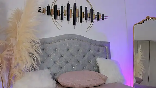 Snapshot of LaraBaker chatting on 02.08.25 LaraBaker online show from 02.08.25