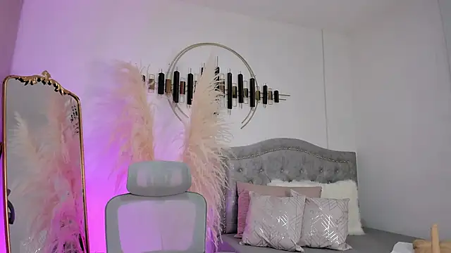 Snapshot of LaraBaker chatting on 02.11.25 LaraBaker online show from 02.11.25