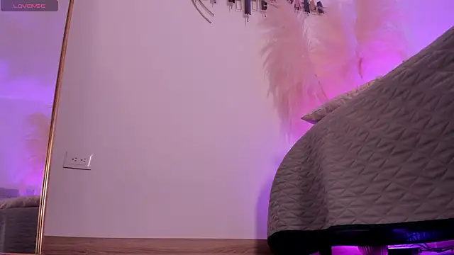 Snapshot of LaraBaker chatting on 03.07.25 LaraBaker online show from 03.07.25