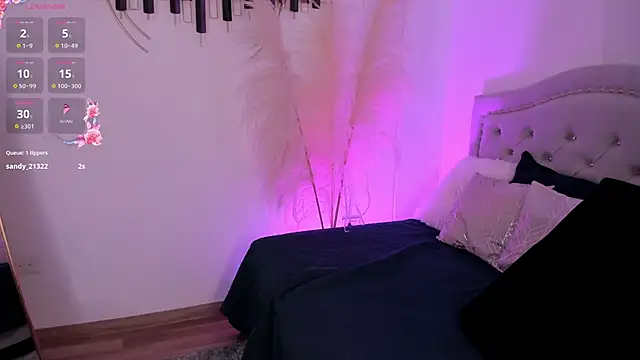 Snapshot of LaraBaker chatting on 03.11.25 LaraBaker online show from 03.11.25