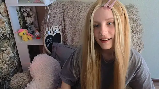Snapshot of sarakaell chatting on 06.04.26 sarakaell online show from 06.04.26