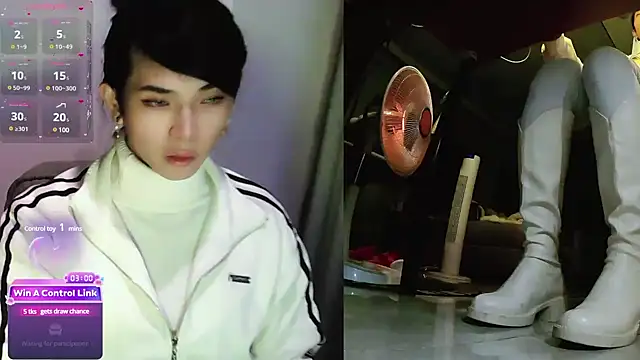 Snapshot of CrytinaSissyCrossdress chatting on 12.19.24 CrytinaSissyCrossdress online show from 12.19.24