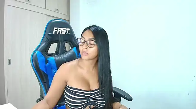 sophiax-x online show from 12.16.24