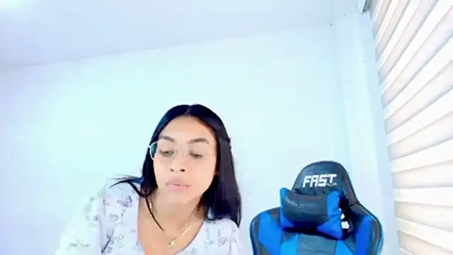 sophiax-x online show from 04.18.26